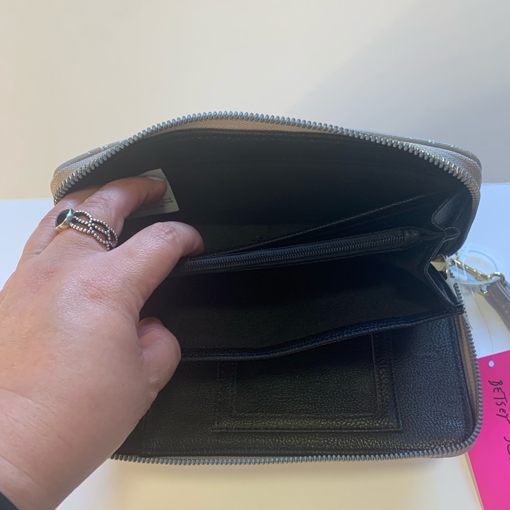 Betsey Johnson Zip around Wristlet Wallet - Picture 5 of 5